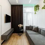 Mini-hotel Near Les Kurbas Theatre *