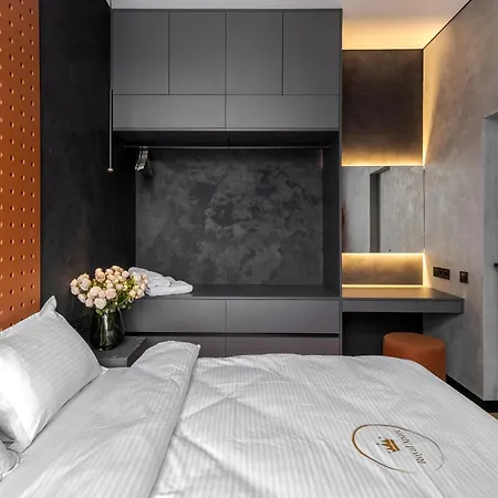 Mini-hotel Near Les Kurbas Theatre *