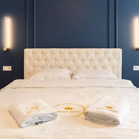 Mini-hotel Near Les Kurbas Theatre * 리비프