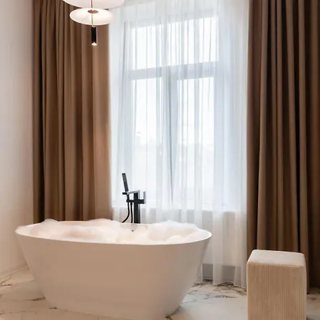 아파트 Mini-hotel Near Les Kurbas Theatre *