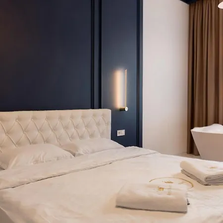 Mini-hotel Near Les Kurbas Theatre *