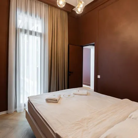 Mini-hotel Near Les Kurbas Theatre *
