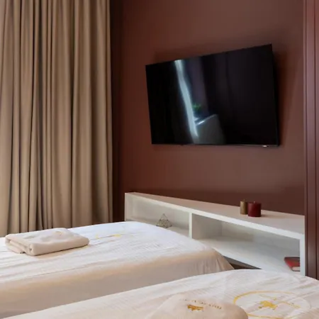 Mini-hotel Near Les Kurbas Theatre *