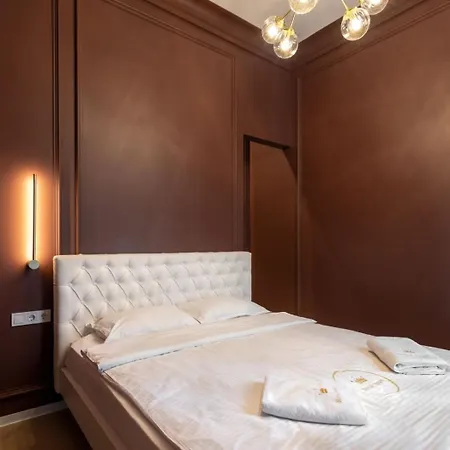 Mini-hotel Near Les Kurbas Theatre * 리비프