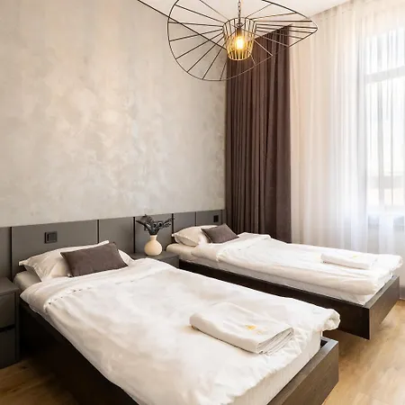 Mini-hotel Near Les Kurbas Theatre * 리비프