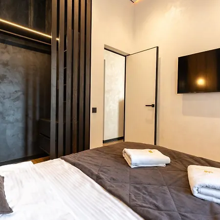 Mini-hotel Near Les Kurbas Theatre