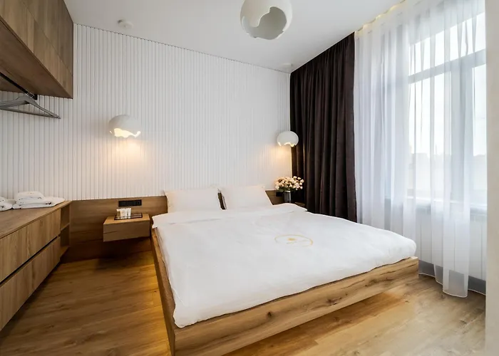 Mini-hotel Near Les Kurbas Theatre דירה