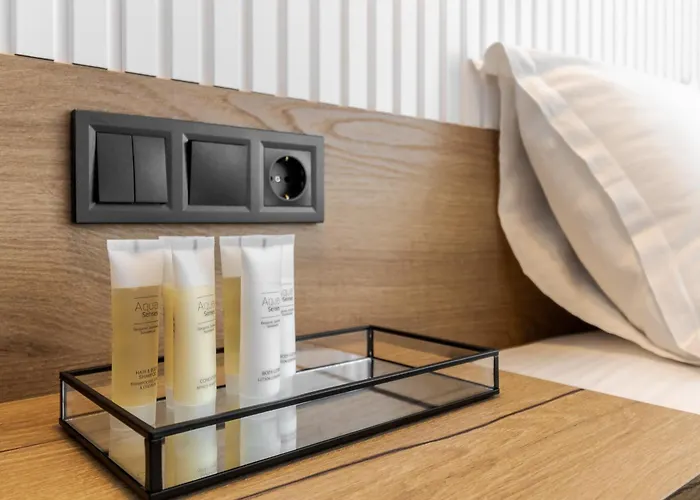 Mini-hotel Near Les Kurbas Theatre דירה