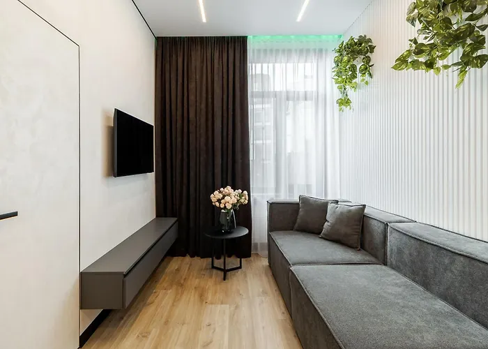 Mini-hotel Near Les Kurbas Theatre *