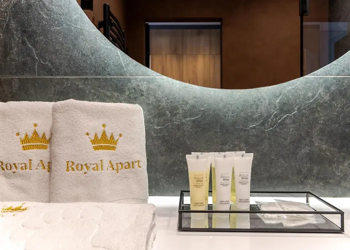 Mini-hotel Near Les Kurbas Theatre דירה