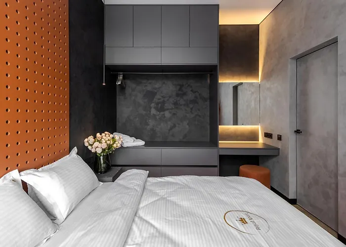 Mini-hotel Near Les Kurbas Theatre *