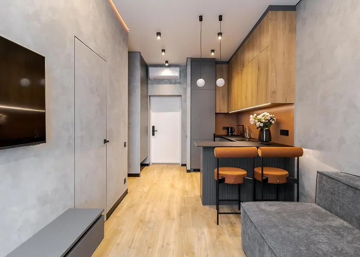 Mini-hotel Near Les Kurbas Theatre アパート リヴィウ