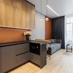 Mini-hotel Near Les Kurbas Theatre Apartament